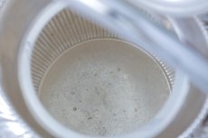 画像8: アンティークシルバー、アンティーク銀器  手彫りお花とスクロール彫刻 バチェラーサイズ　ティーケトル＆スタンド (8)