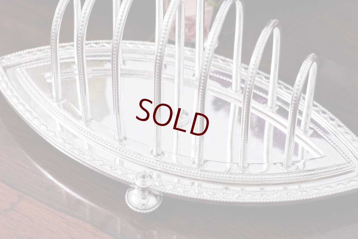 画像2: アンティークシルバー、アンティーク銀器、シルバープレート製　ヴィクトリアン後期　エレガントなトーストラック (2)