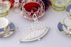 画像8: アンティークシルバー、アンティーク銀器、シルバープレート製　ヴィクトリアン後期　エレガントなトーストラック (8)