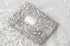 画像2: アンティークシルバー、アンティーク銀器純銀製（925）1906年　ロココ調　スクロールとロカイユモチーフ　カードケース (2)