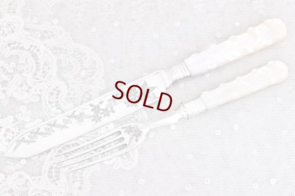 画像12: アンティークシルバー　アンティーク銀器　シルバープレート製　Walker & Hall　白蝶貝ハンドル　手彫り　デザートカトラリー12組セット