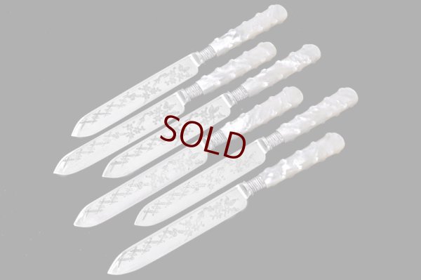 画像3: アンティークシルバー　アンティーク銀器　シルバープレート製　Walker & Hall　白蝶貝ハンドル　手彫り　デザートカトラリー12組セット