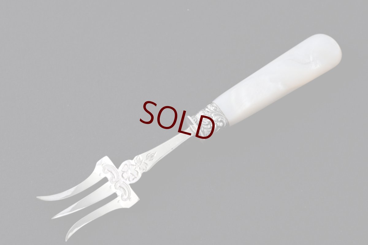 画像4: アンティークシルバー　アンティーク銀器　シルバープレート製　ヴィクトリアン 白蝶貝ハンドル　アフタヌーンティーセット  (4)