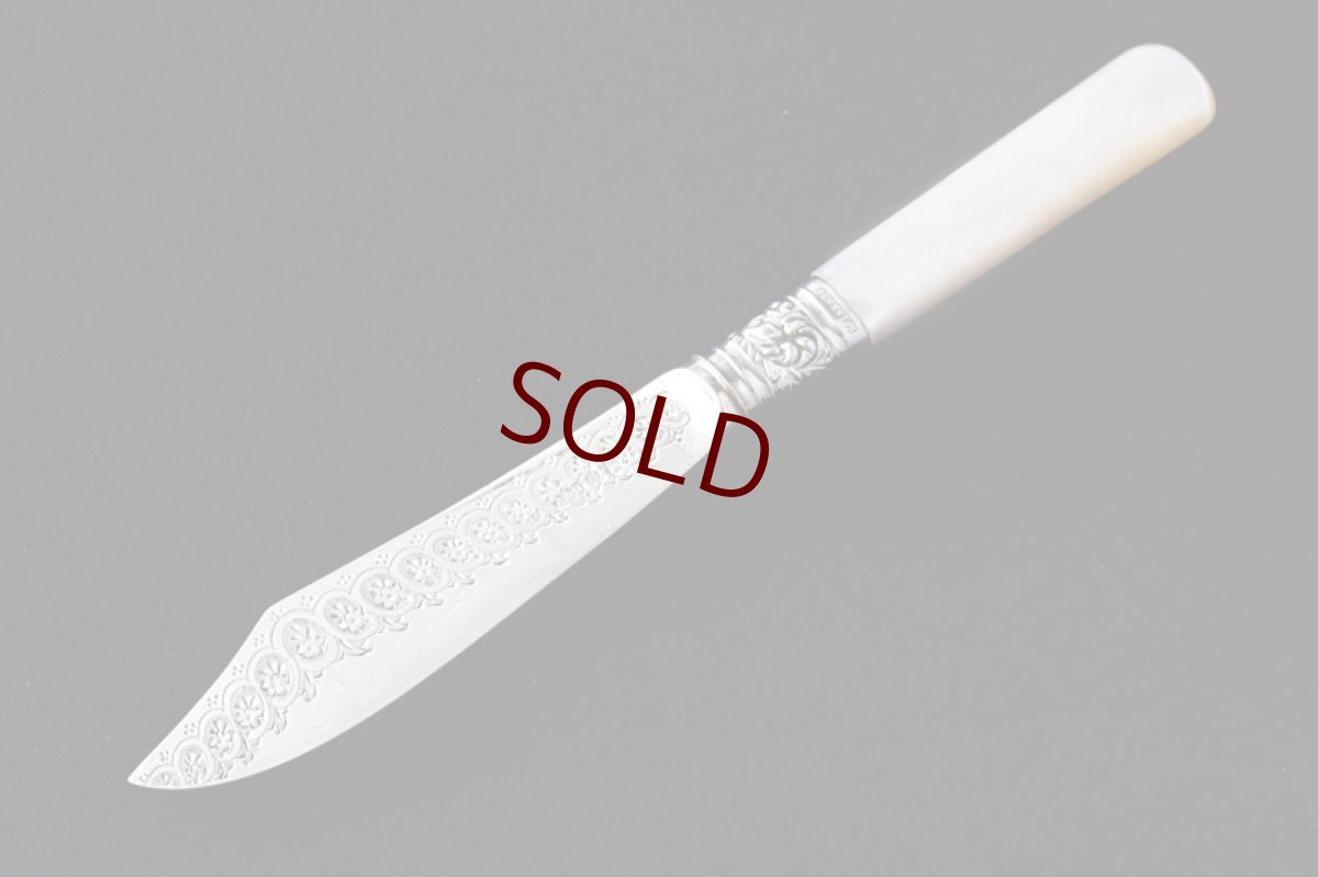 画像8: アンティークシルバー　アンティーク銀器　シルバープレート製　ヴィクトリアン 白蝶貝ハンドル　アフタヌーンティーセット  (8)