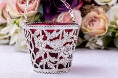 画像4: アンティークシルバー　アンティーク銀器　純銀製(925)　1901年　鳥とお花の透かし細工 クランベリーグラス　小さ目シュガーバスケット  (4)