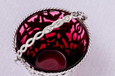 画像6: アンティークシルバー　アンティーク銀器　純銀製(925)　1901年　鳥とお花の透かし細工 クランベリーグラス　小さ目シュガーバスケット  (6)