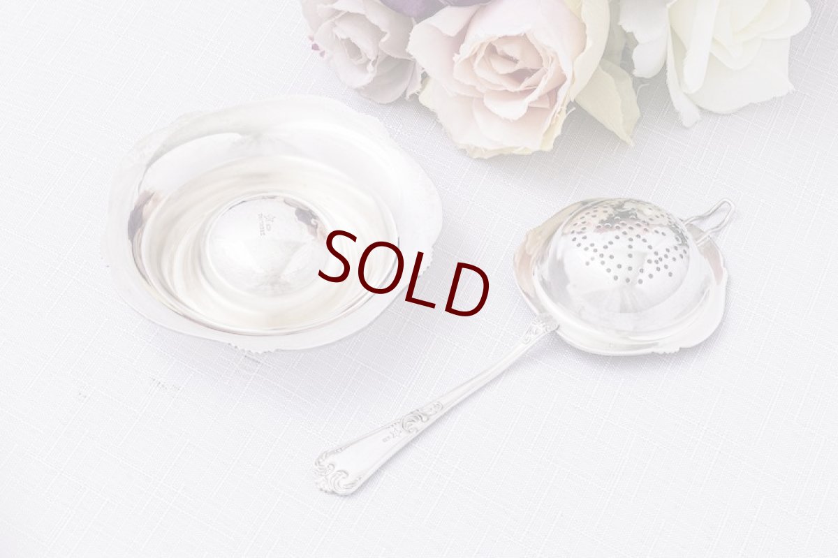 画像7: アンティーク銀器　ヴィンテージシルバー　純銀製(925)　アメリカ製　お花とロココ調スクロールが素敵なスタンド付きティーストレイナー (7)