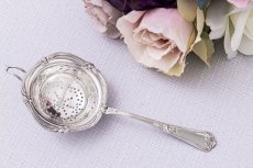 画像8: アンティーク銀器　ヴィンテージシルバー　純銀製(925)　アメリカ製　お花とロココ調スクロールが素敵なスタンド付きティーストレイナー (8)