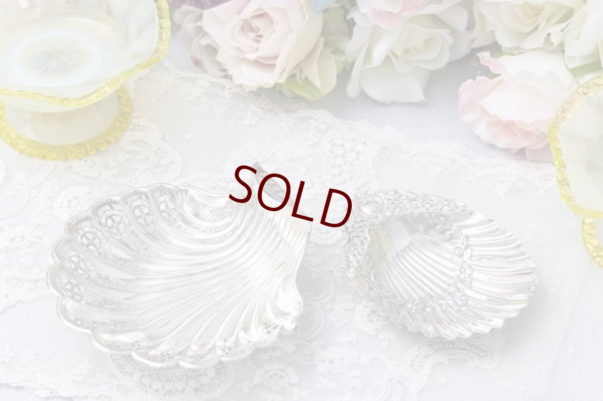 こちらの商品は向かって左がのものだけです