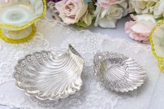 こちらの商品は向かって左がのものだけです