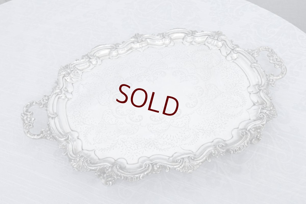 画像3: アンティークシルバー、シルバープレート製  ヴィクトリア時代 ロココ調ボーダー 手彫り脚付き大型トレイ (3)