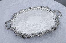 画像3: アンティークシルバー、シルバープレート製  ヴィクトリア時代 ロココ調ボーダー 手彫り脚付き大型トレイ (3)