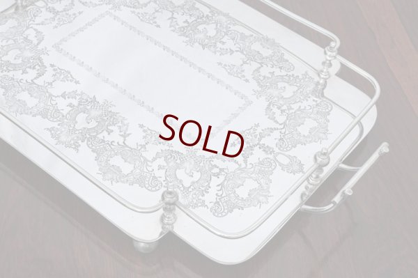 画像5: アンティークシルバー、シルバープレート製  ヴィクトリア時代  ハイヴィクトリアン　エンボス　縁ガード付き 大型トレイ