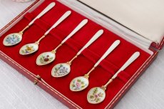 画像2: アンティークシルバー アンティーク銀器 純銀製(925)  ビンテージシルバー 1972年 お花模様のエナメル  金鍍金 コーヒースプーン6本セット (2)