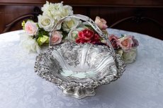 画像1: アンティークシルバー　アンティーク銀器　シルバープレート　ハイヴィクトリアン　葡萄のボーダー　ケーキバスケット (1)