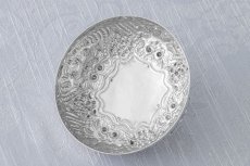 画像7: アンティークシルバー アンティーク銀器 シルバープレート製  Martin,Hall 1888年 ヴィクトリアン フロステッドハンドカットグラス お花の打ち出し彫刻 バターディッシュ (7)