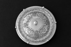 画像1: アンティークシルバー アンティーク銀器 シルバープレート製  Martin,Hall 1888年 ヴィクトリアン フロステッドハンドカットグラス お花の打ち出し彫刻 バターディッシュ (1)