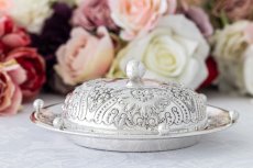 画像8: アンティークシルバー アンティーク銀器 シルバープレート製  Martin,Hall 1888年 ヴィクトリアン フロステッドハンドカットグラス お花の打ち出し彫刻 バターディッシュ (8)