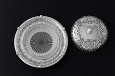 画像5: アンティークシルバー アンティーク銀器 シルバープレート製  Martin,Hall 1888年 ヴィクトリアン フロステッドハンドカットグラス お花の打ち出し彫刻 バターディッシュ (5)