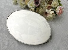 画像8: アンティークシルバー、アンティーク銀器、純銀製(925)  1898年  流れるようなスクロール装飾が見事なギャラリートレイ (8)