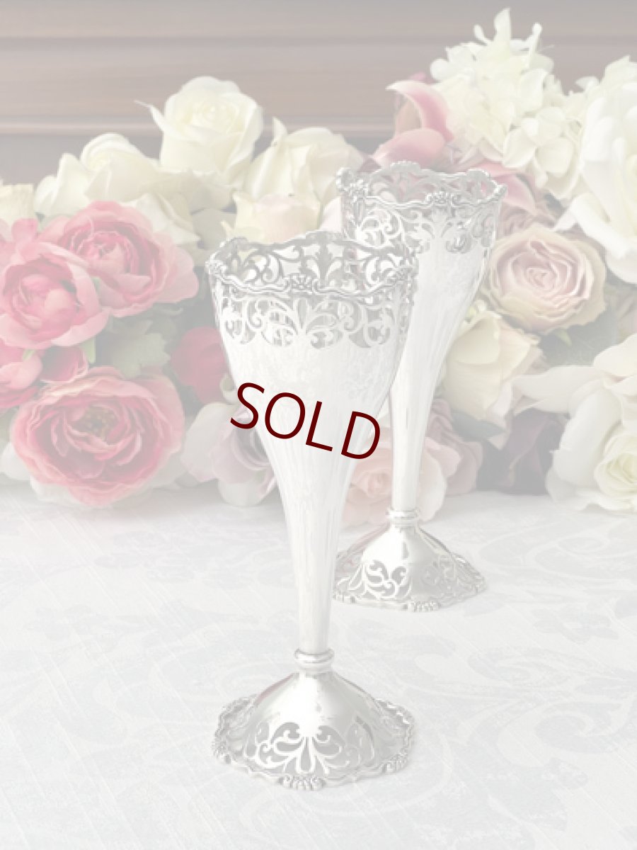 画像1: アンティークシルバー、アンティーク銀器、純銀製（925）1918年　マッピン＆ウェッブ　透かし細工の花器　ペアセット (1)