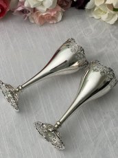 画像4: アンティークシルバー、アンティーク銀器、純銀製（925）1918年　マッピン＆ウェッブ　透かし細工の花器　ペアセット (4)