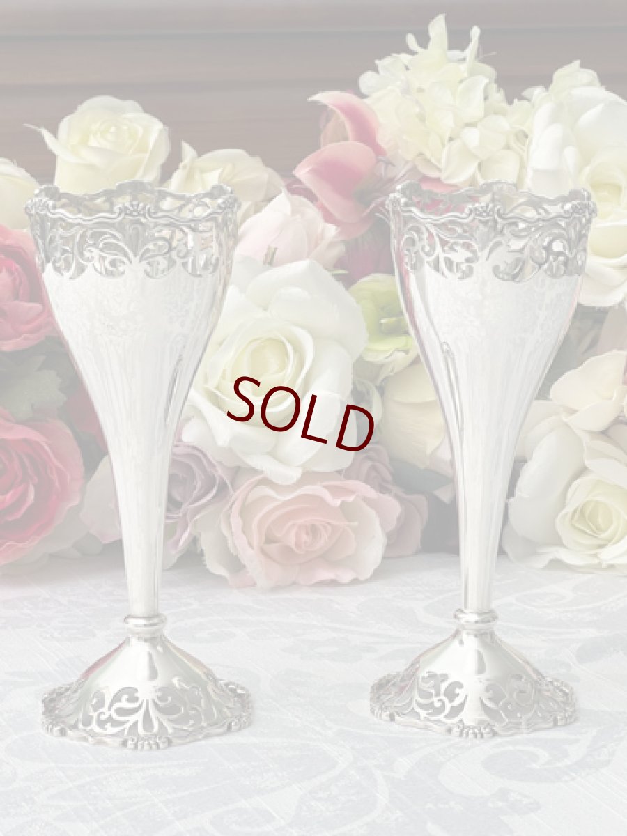 画像2: アンティークシルバー、アンティーク銀器、純銀製（925）1918年　マッピン＆ウェッブ　透かし細工の花器　ペアセット (2)