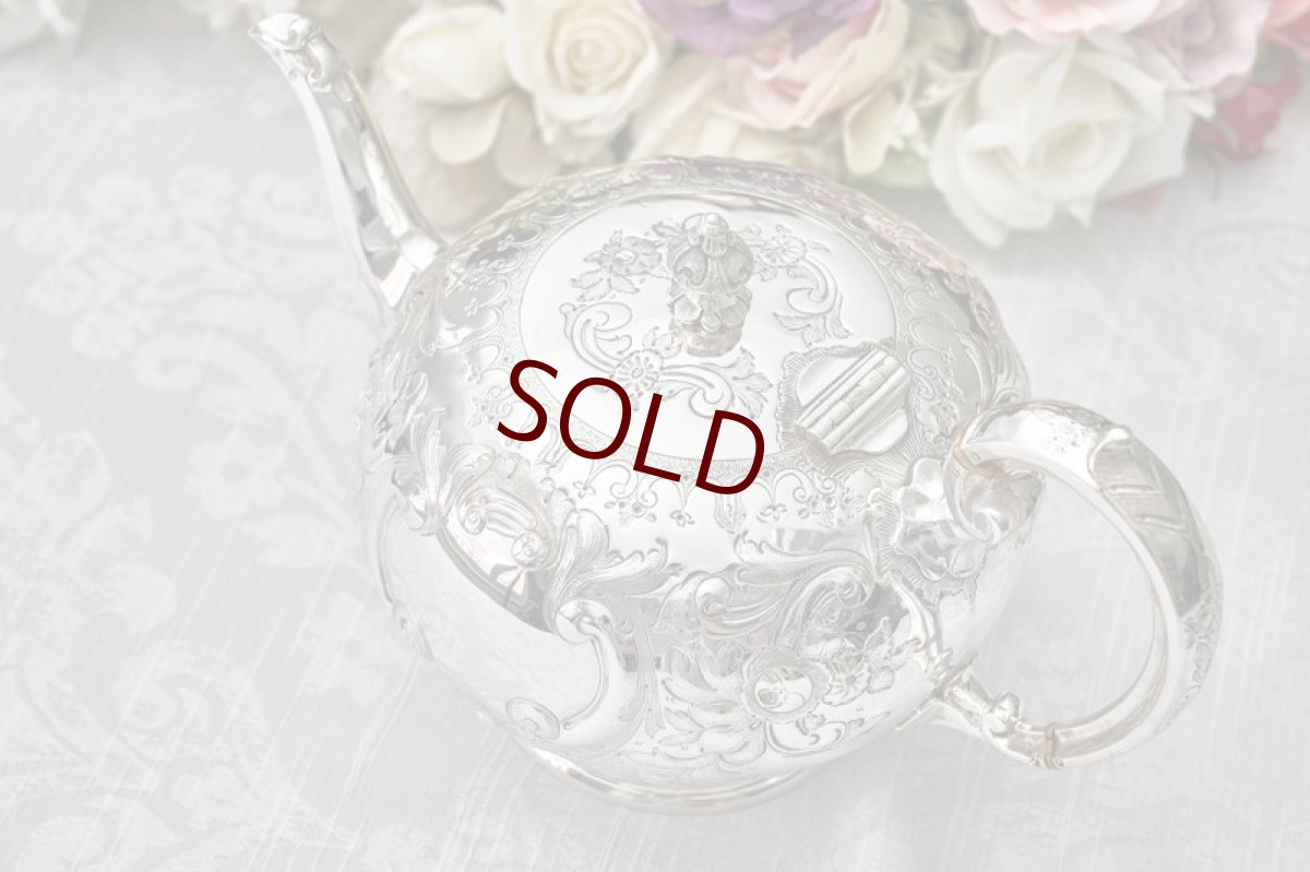 画像6: アンティークシルバー、アンティーク銀器、シルバープレート製、ヴィクトリアン ロココ　Martin, Hall & Co.薔薇とお花　スクロールの打ち出しティーポット (6)