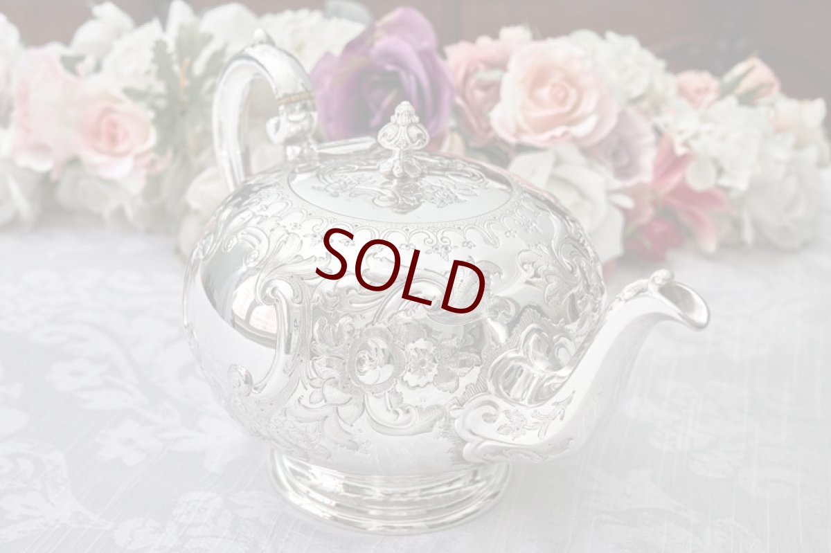 画像4: アンティークシルバー、アンティーク銀器、シルバープレート製、ヴィクトリアン ロココ　Martin, Hall & Co.薔薇とお花　スクロールの打ち出しティーポット (4)