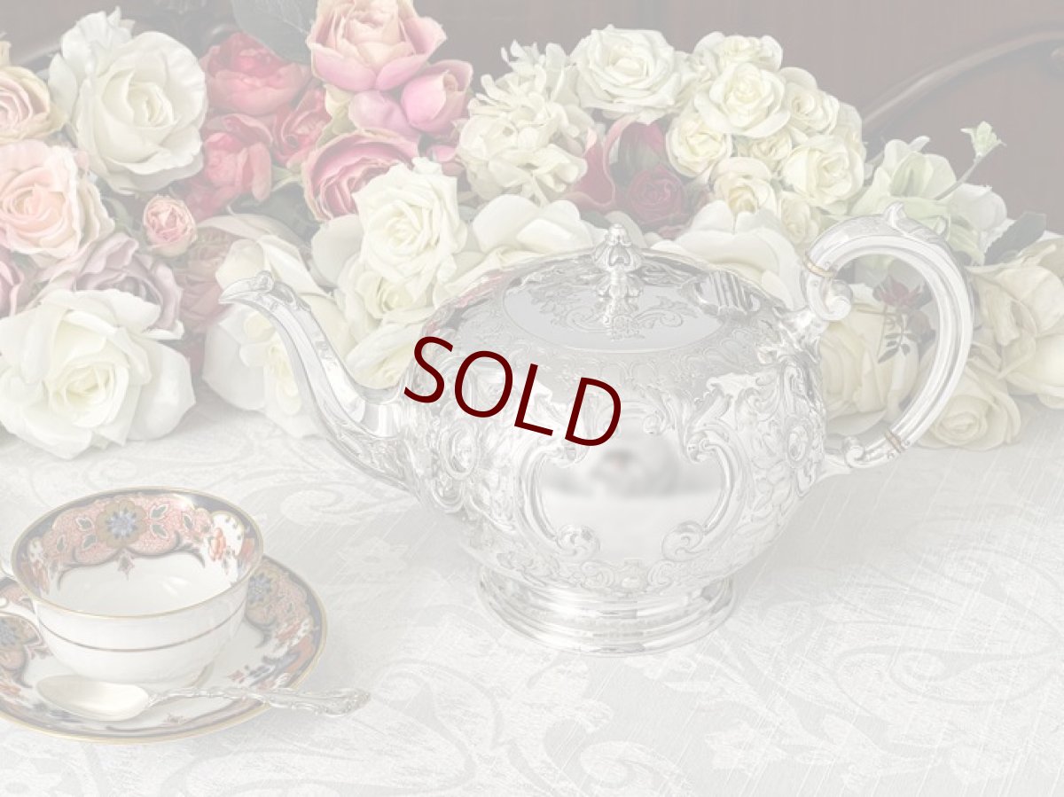 画像10: アンティークシルバー、アンティーク銀器、シルバープレート製、ヴィクトリアン ロココ　Martin, Hall & Co.薔薇とお花　スクロールの打ち出しティーポット (10)