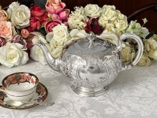 画像10: アンティークシルバー、アンティーク銀器、シルバープレート製、ヴィクトリアン ロココ　Martin, Hall & Co.薔薇とお花　スクロールの打ち出しティーポット (10)