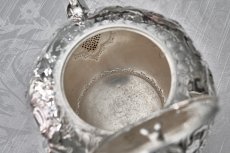 画像8: アンティークシルバー、アンティーク銀器、シルバープレート製、ヴィクトリアン ロココ　Martin, Hall & Co.薔薇とお花　スクロールの打ち出しティーポット (8)