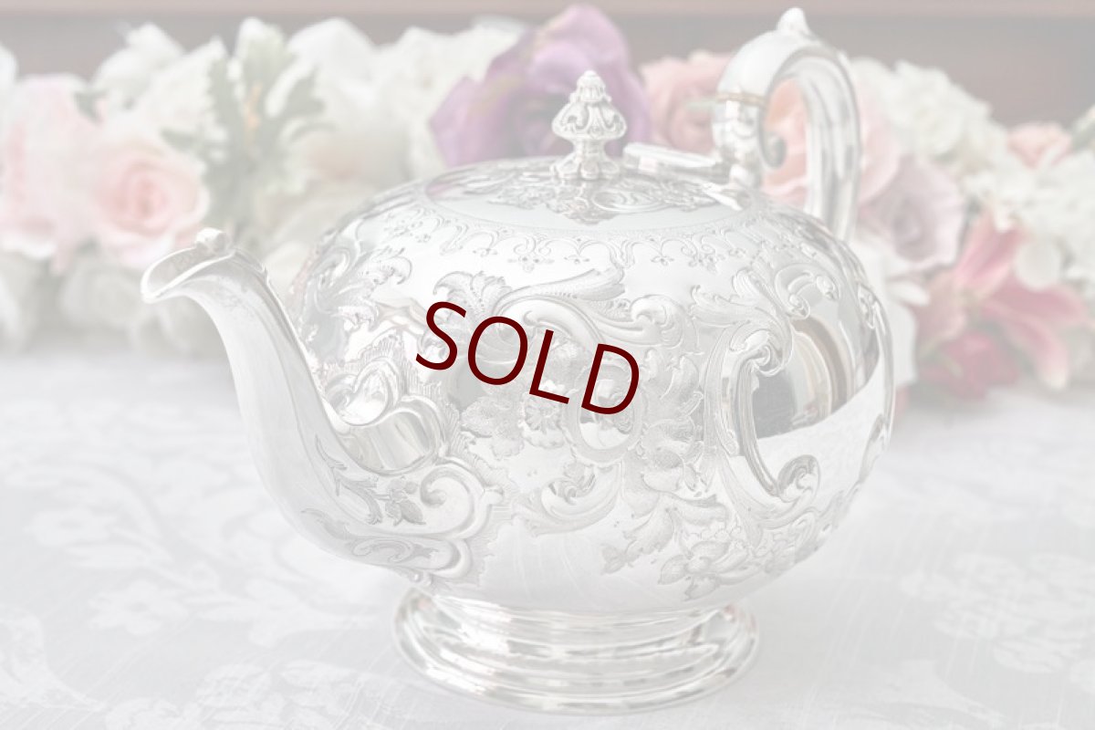 画像3: アンティークシルバー、アンティーク銀器、シルバープレート製、ヴィクトリアン ロココ　Martin, Hall & Co.薔薇とお花　スクロールの打ち出しティーポット (3)