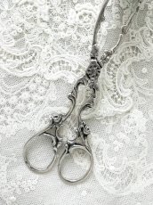 画像7: アンティークシルバー、アンティーク銀器、純銀（800）透かし細工 シェル型 薔薇とお花のケーキトング　 (7)