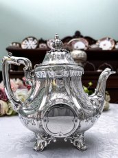 画像6: アンティークシルバー、アンティーク銀器、純銀製（925）1849年 特級   お花の彫刻がエレガントなティー＆コーヒー4点セット (6)