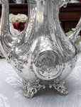 画像9: アンティークシルバー、アンティーク銀器、純銀製（925）1849年 特級   お花の彫刻がエレガントなティー＆コーヒー4点セット (9)