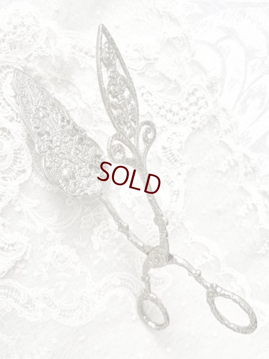 画像5: ヴィンテージ、シルバープレート製　1960年頃　手彫り装飾、透かし細工のロココ調ケーキトング (5)