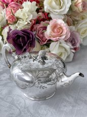 画像5: アンティークシルバー アンティーク銀器 シルバープレート製 1875年制作 ハンドエングレービング バチェラーサイズティーポット (5)