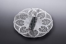 画像4: ヴィンテージシルバー、シルバープレート製　美透かし細工 直径24cm　サンドイッチトレイ (4)