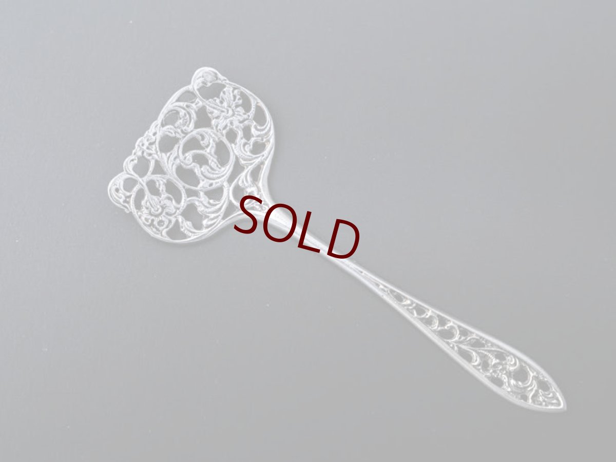 画像1: アンティークシルバー、アンティーク銀器、シルバープレート　お花とスクロールのハンドカット透かし細工　ミニサーバー (1)