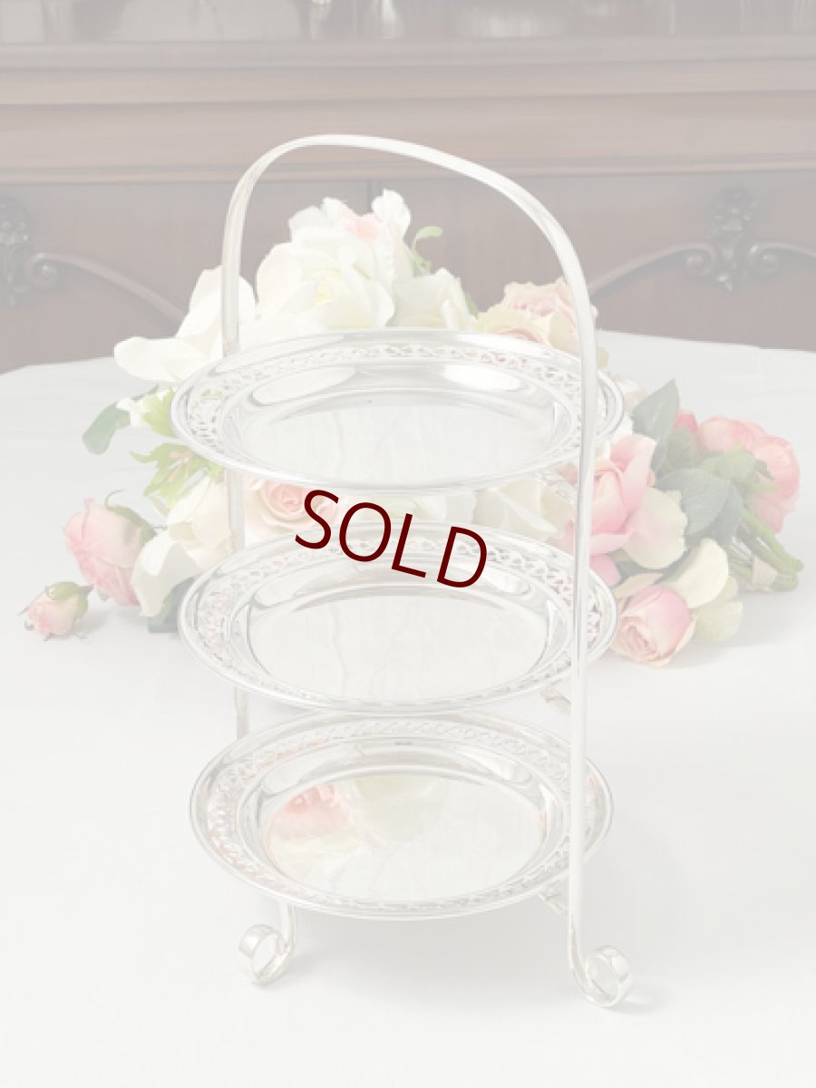 画像1: アンティークシルバー、アンティーク銀器、シルバープレート　エレガントな透かし細工　三段　アフタヌーンティー　ケーキスタンド (1)