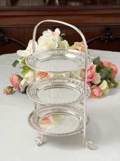 画像1: アンティークシルバー、アンティーク銀器、シルバープレート　エレガントな透かし細工　三段　アフタヌーンティー　ケーキスタンド (1)