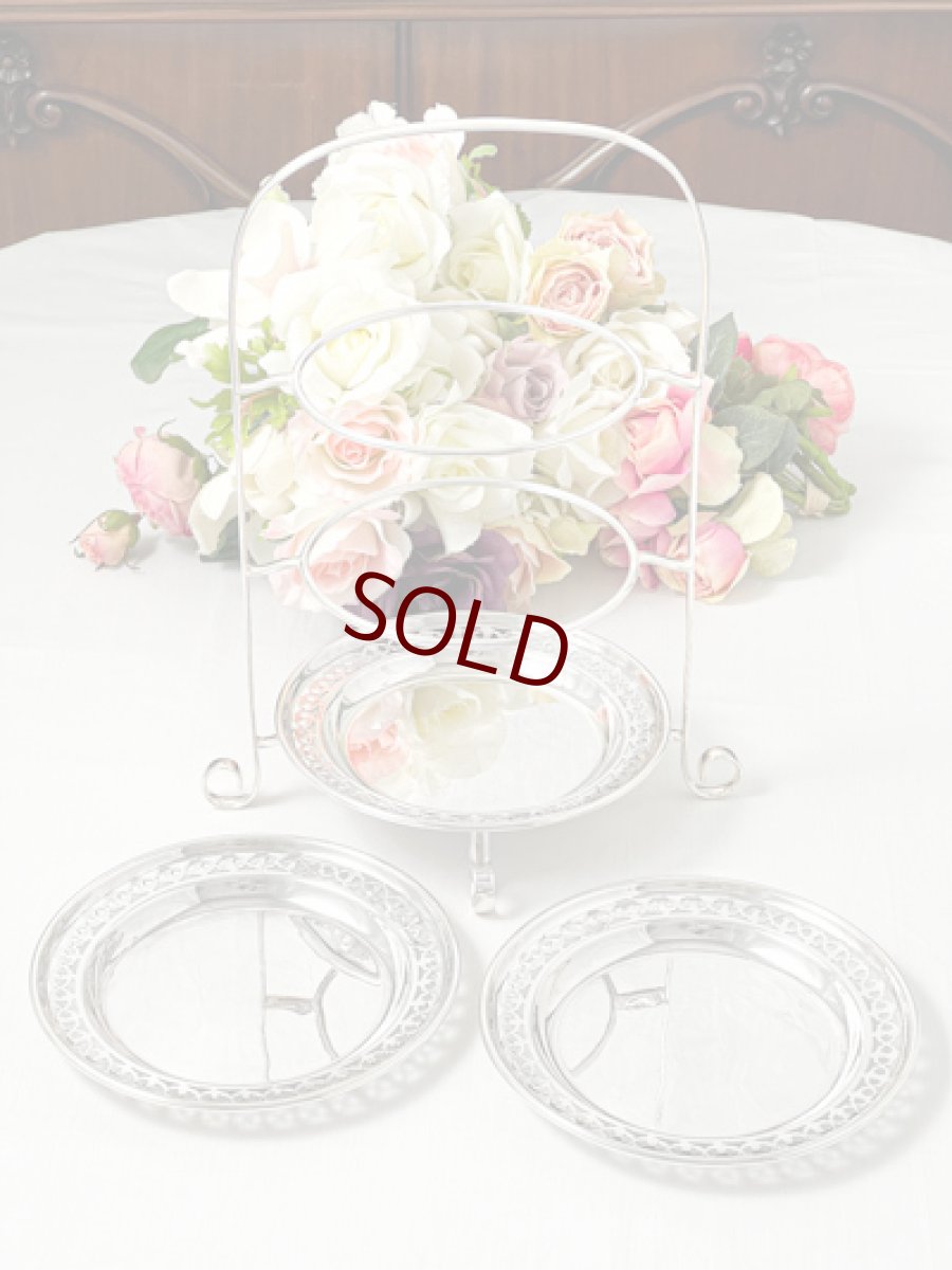 画像4: アンティークシルバー、アンティーク銀器、シルバープレート　エレガントな透かし細工　三段　アフタヌーンティー　ケーキスタンド (4)