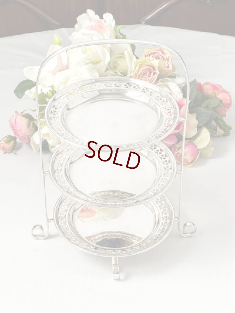 画像3: アンティークシルバー、アンティーク銀器、シルバープレート　エレガントな透かし細工　三段　アフタヌーンティー　ケーキスタンド (3)