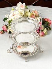 画像3: アンティークシルバー、アンティーク銀器、シルバープレート　エレガントな透かし細工　三段　アフタヌーンティー　ケーキスタンド (3)