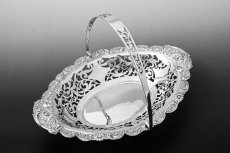 画像2: アンティークシルバー、アンティーク銀器、純銀製（925）1903年　お花の縁飾り 透かし細工　ケーキバスケット (2)