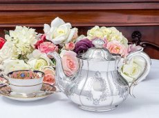 画像11: アンティークシルバー、アンティーク銀器、純銀製(925)　1859年　美しいスクロールとシールド装飾　手彫り彫刻　小さめ　ティーポット (11)