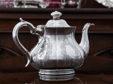 画像9: アンティークシルバー、アンティーク銀器、純銀製(925)　1859年　美しいスクロールとシールド装飾　手彫り彫刻　小さめ　ティーポット (9)