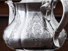 画像8: アンティークシルバー、アンティーク銀器、純銀製(925)　1859年　美しいスクロールとシールド装飾　手彫り彫刻　小さめ　ティーポット (8)
