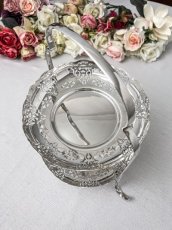 画像2: アンティークシルバー、アンティーク銀器、シルバープレート　美しいピアッシングが入ったお花のようなプレート　二段　アフタヌーンティー　ケーキスタンド (2)